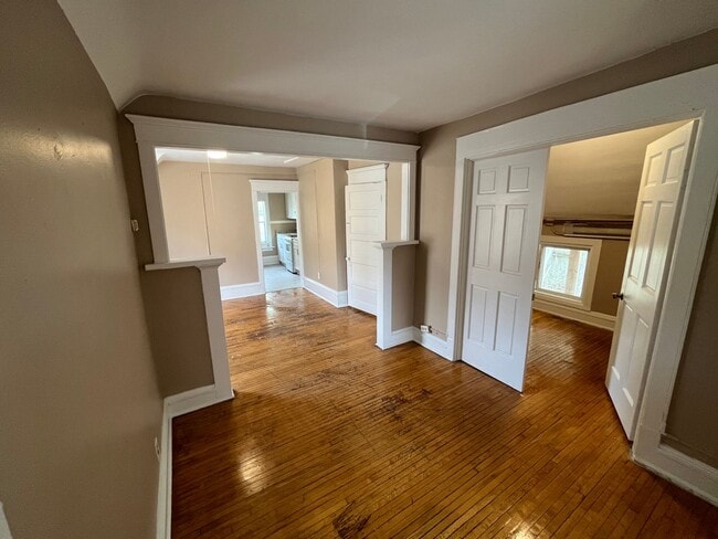 Building Photo - 560 Bellows St