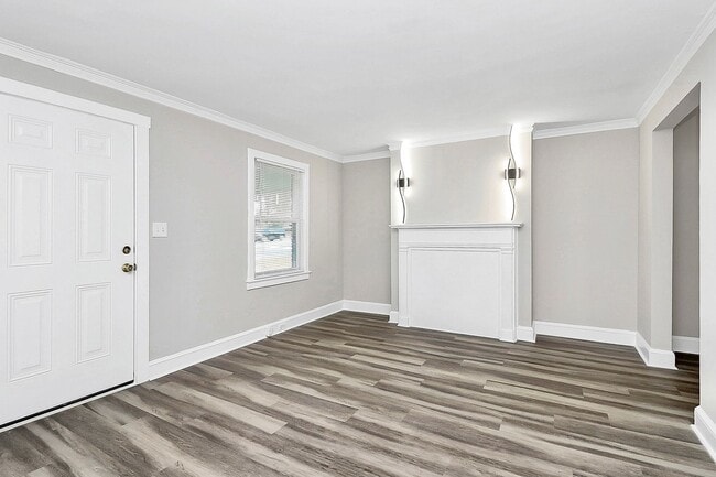 Building Photo - Beautifully Updated Duplex Near NoDa!!