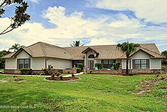 Building Photo - 285 Utopia Cir