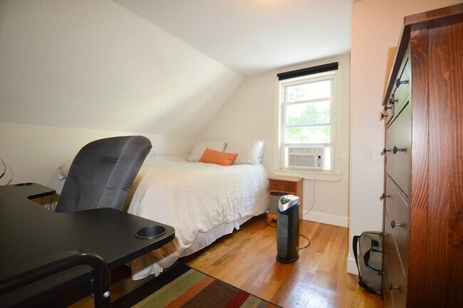 Foto del edificio - 678 Bennington St