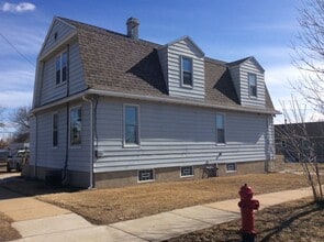 Building Photo - 1045 1st St W
