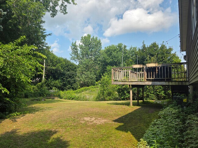 Building Photo - 4900 Thornapple Ln