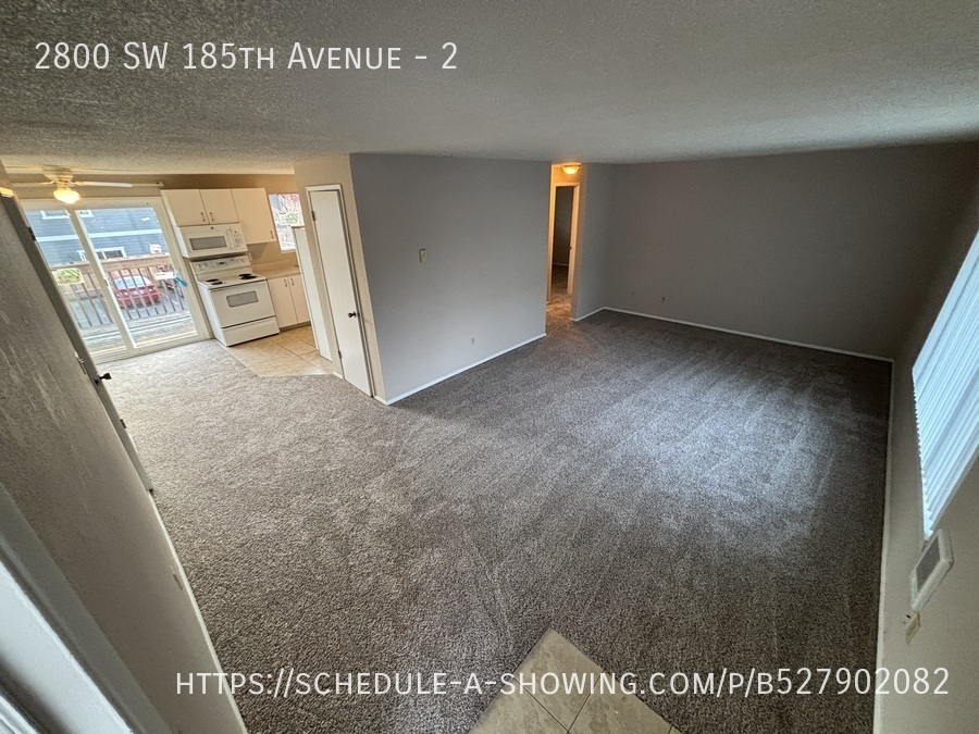 Foto principal - 2br Upstairs Unit - Water, Sewer & Garbage...