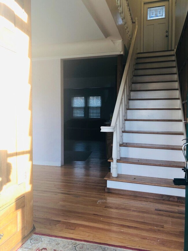 Foto del edificio - Two Story Single Family Home in the Roseda...