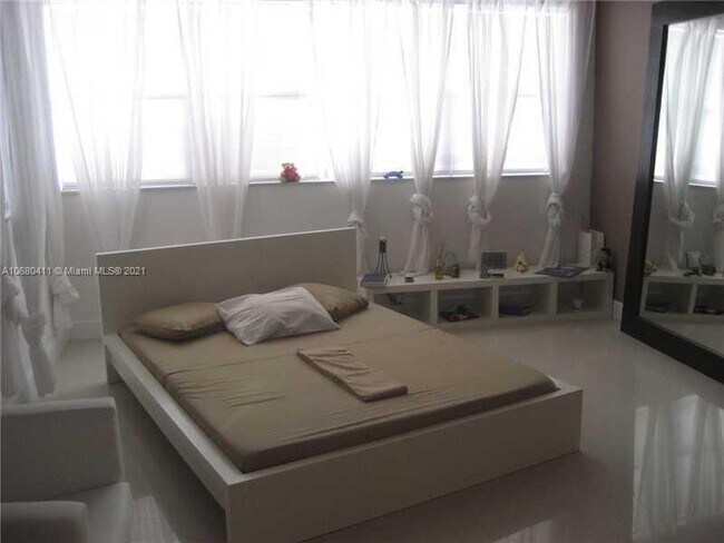 Foto del edificio - 9381 E Bay Harbor Dr