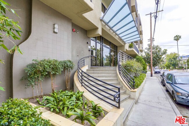 Foto del edificio - 7320 Hawthorn Ave