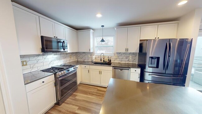 Building Photo - 6035 Ravine Ct