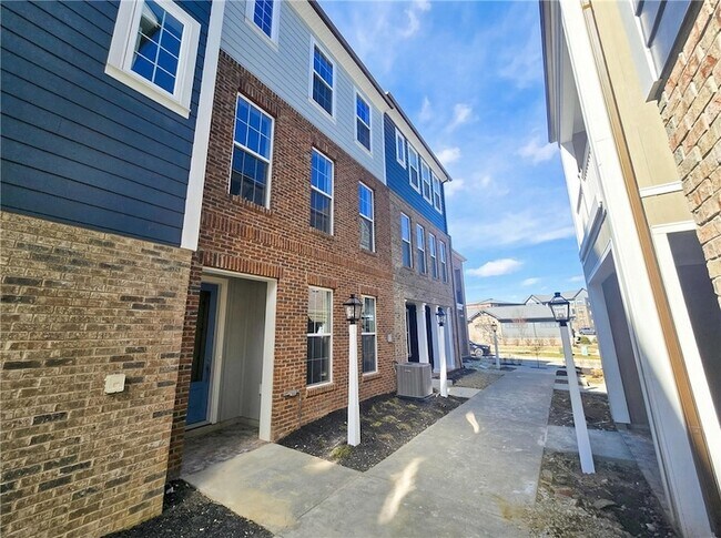 Photo - 305 Frederick Wy Townhome