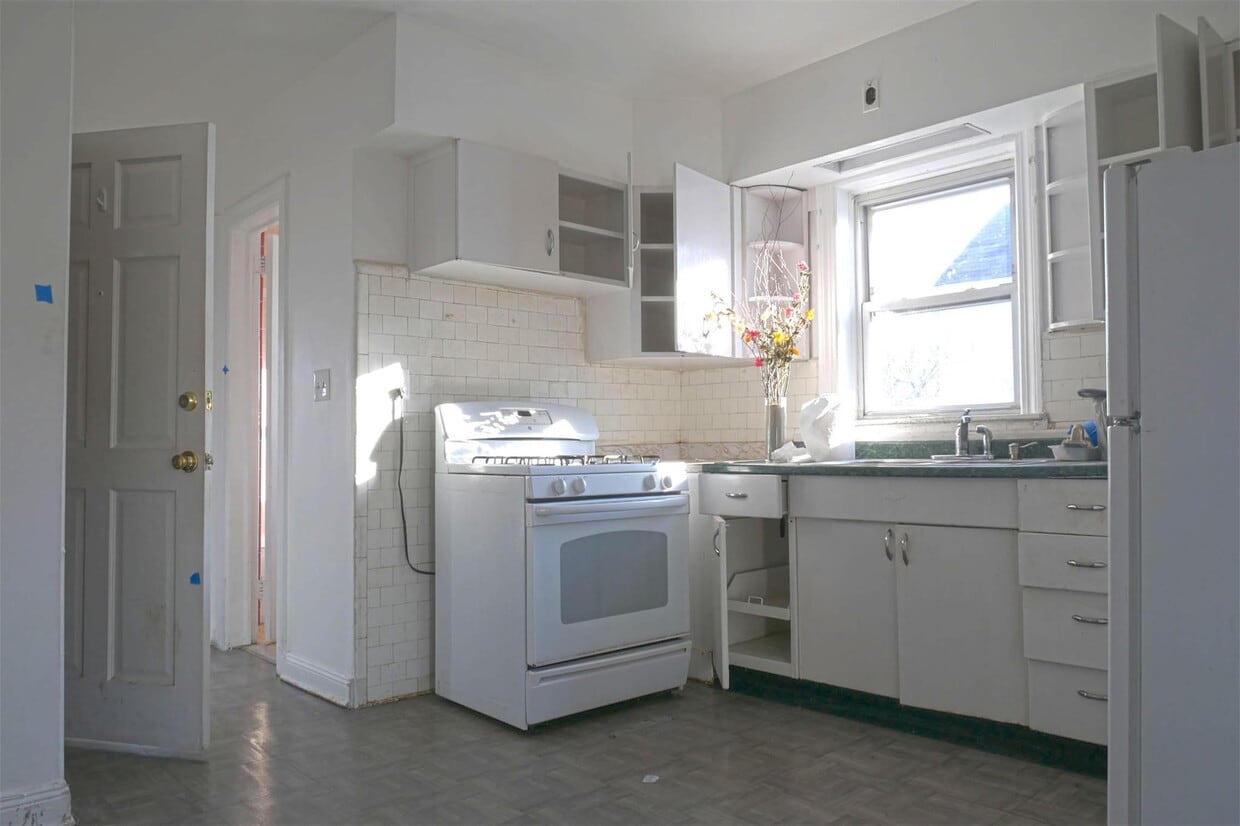 Primary Photo - 284 Beach 19th St