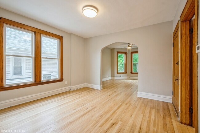 Foto del edificio - 5138 W Montrose Ave