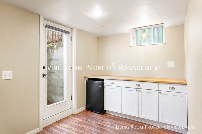 Building Photo - 7096 N Cambridge Ave