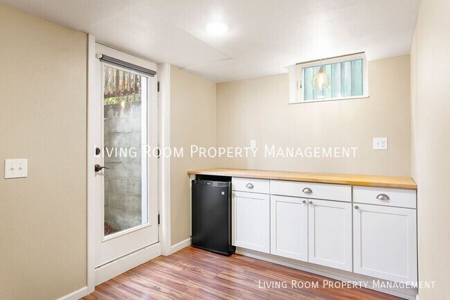 Foto del edificio - 7096 N Cambridge Ave