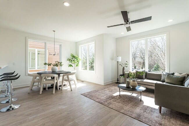 Foto del edificio - 611 Walnut Hts Dr