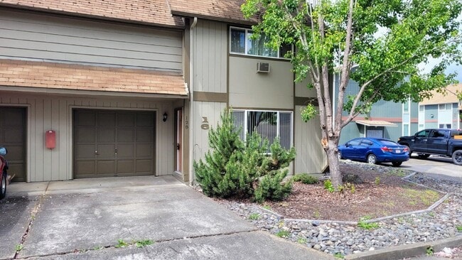 Foto del edificio - 128 NE Atkinson Ct