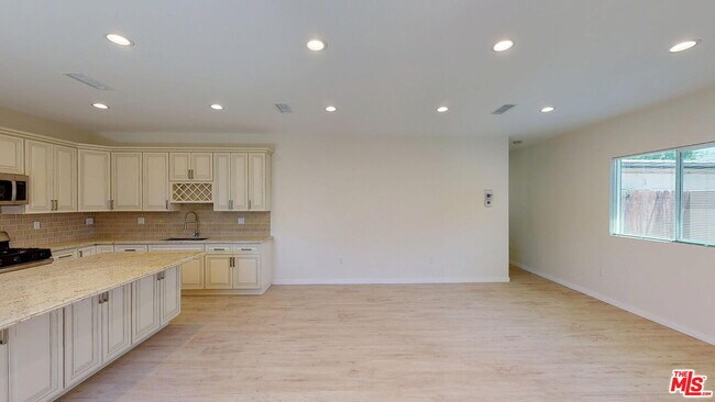 Building Photo - 7252 Glade Ave