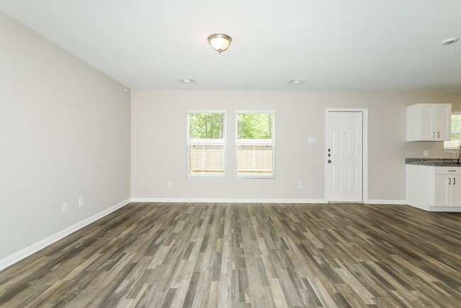 Building Photo - 15653 Del Norte Dr