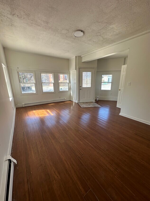 Foto principal - 107 N Bridge St