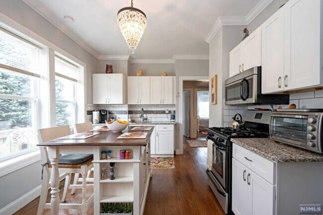 Building Photo - 2 Entwistle Ave
