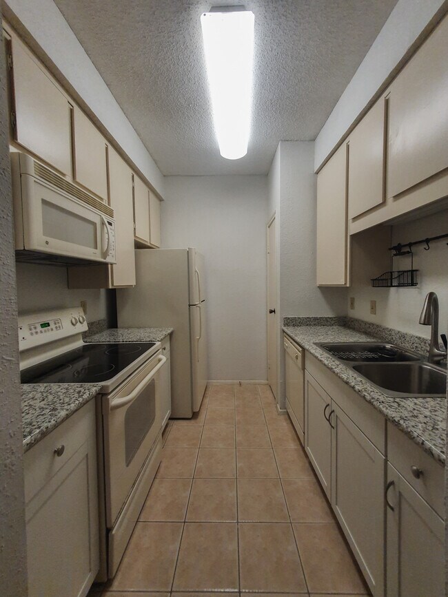 Kitchen - 7900 N Stadium Dr