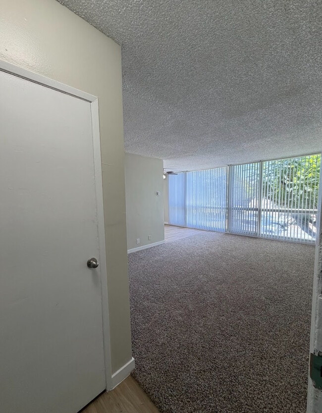 Building Photo - Stonegate Apartments