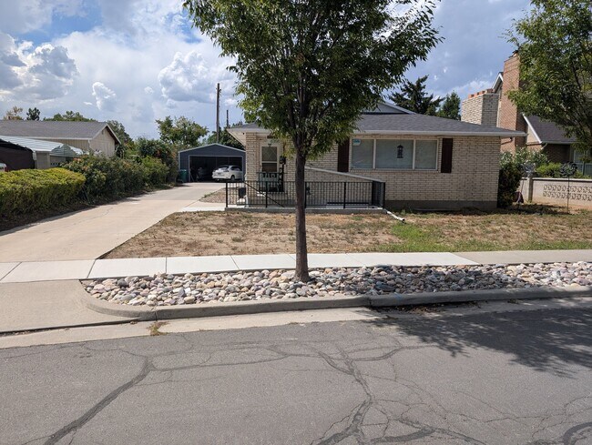 Building Photo - 6358 Mt Vernon Dr