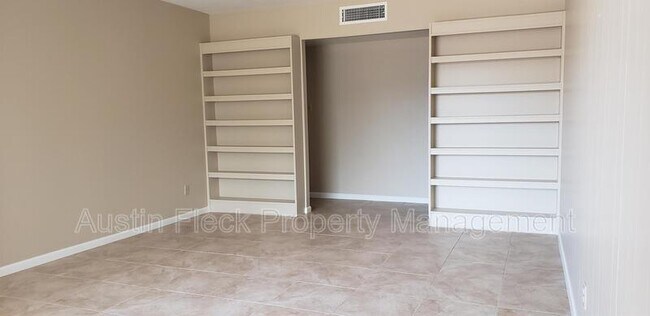 Building Photo - 1520 E Verlea Dr