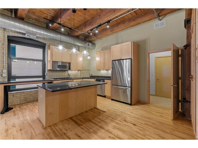 Building Photo - 607 Washington Ave S
