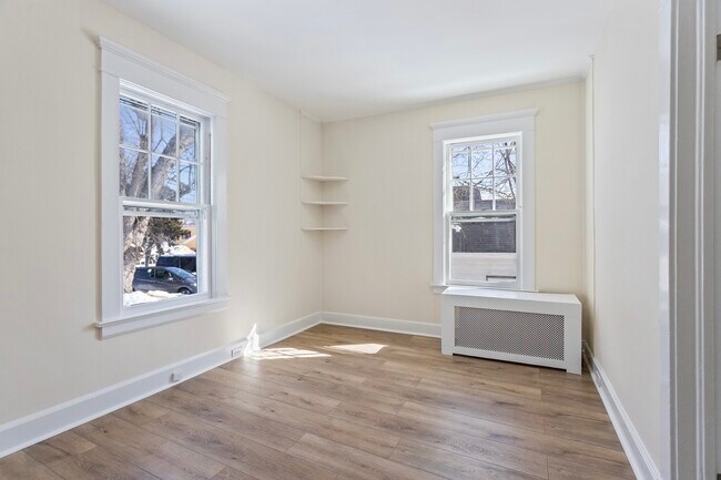 Foto del edificio - 32 Bartlett Ave