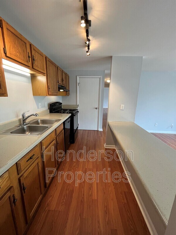 Foto del edificio - 9501 Shannon Green Dr