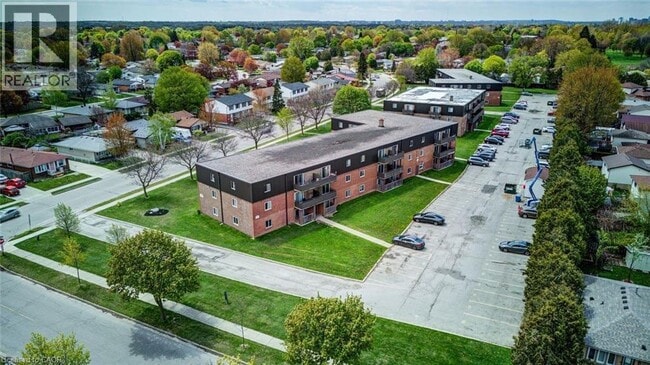 Building Photo - 390 Admiral Dr