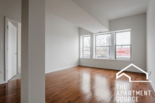 Foto del edificio - 4217 W Irving Park Rd