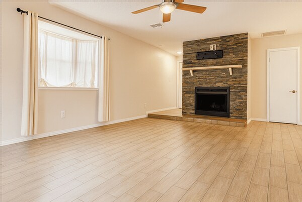 Foto del edificio - 2379 Briarwest Blvd