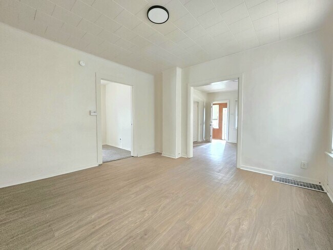 Building Photo - 307 La Porte Ave