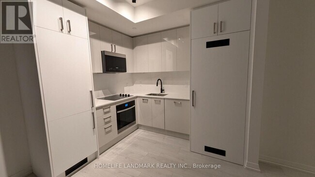 Building Photo - 280 Dundas St W