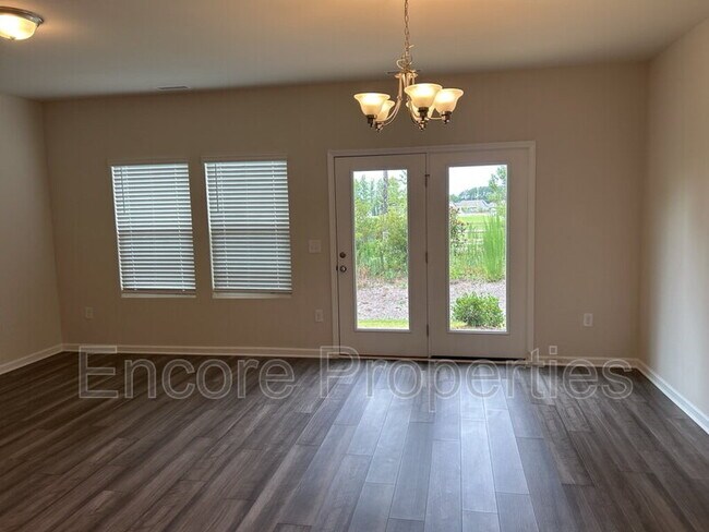 Foto del edificio - 240 Brook Farm Ln