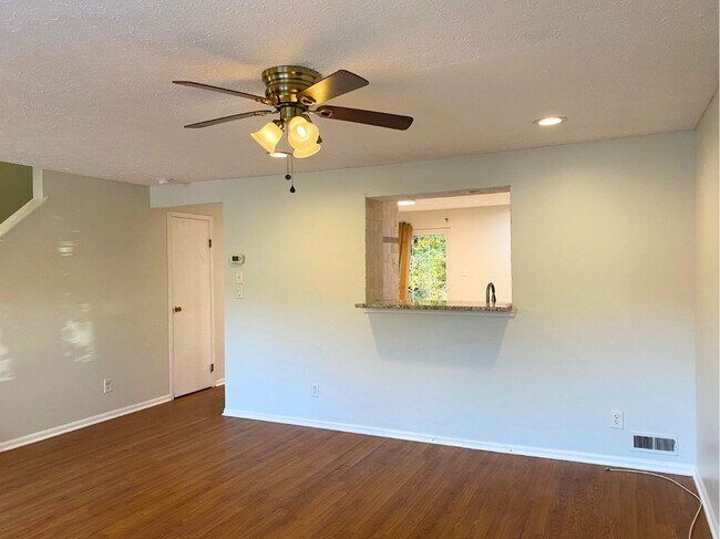 Building Photo - 33 Forestview Ct