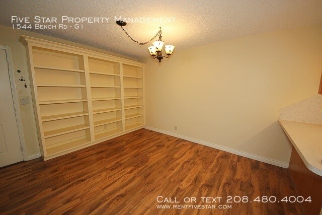 Foto del edificio - 1544 Bench Rd