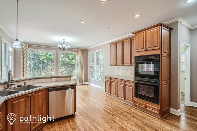 Foto del edificio - 1903 Flat Creek Ct NW