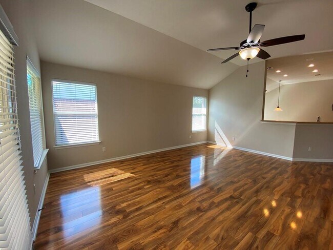 Building Photo - 285 Amber Ash Dr