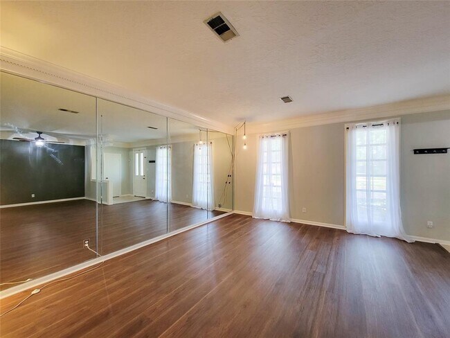 Building Photo - 13432 Jones Rd