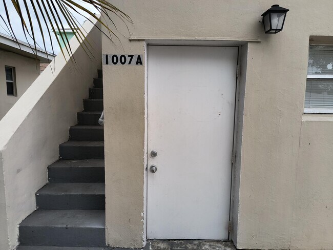 Foto del edificio - 1007 S E St