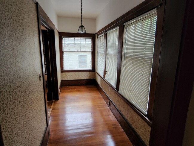 Sun Room/ sitting Area - 402 Euclid Ave