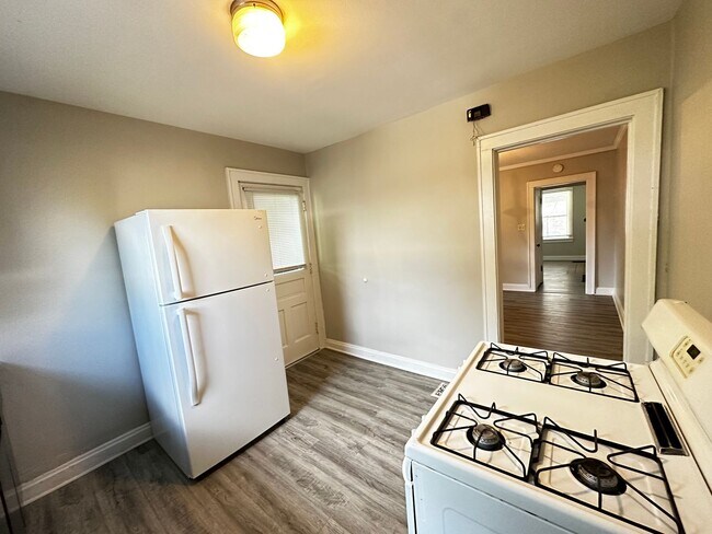 Building Photo - 732-734 DESHLER AVE.