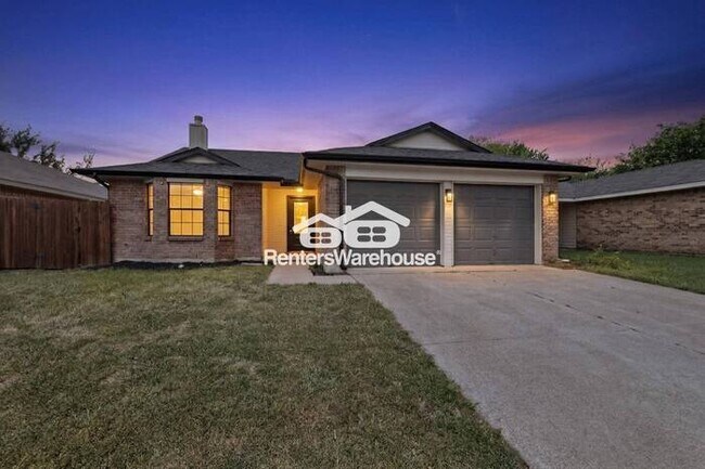 Foto del edificio - Completely Refreshed Home In Arlington