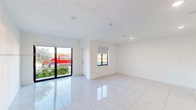 Foto del edificio - 14546 SW 260th St