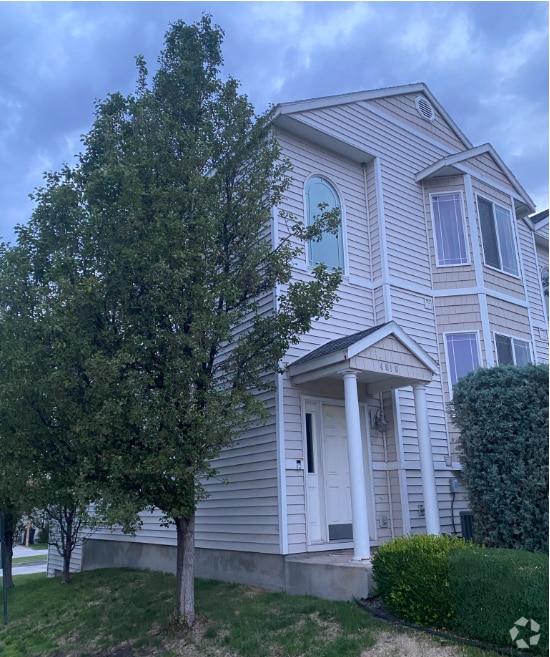 Building Photo - 4910 Guemes Ln