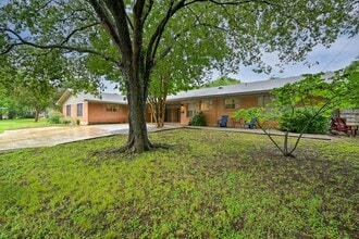 Building Photo - 2110 Bluebonnet Ln