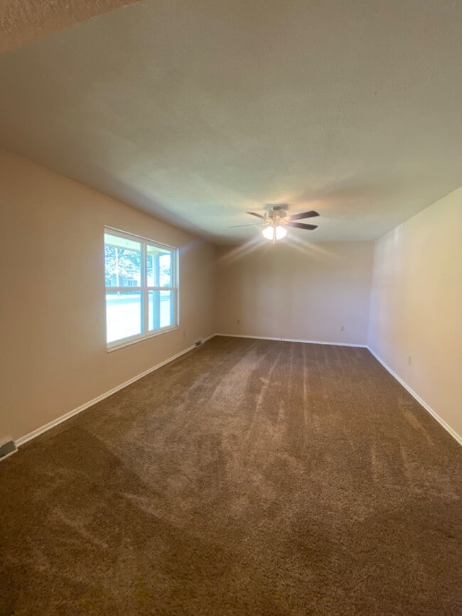 Foto del edificio - 1002 Glenn Dr