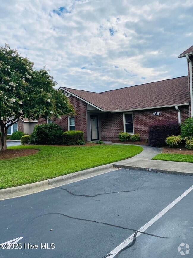 Building Photo - 1861 Quail Ridge Rd