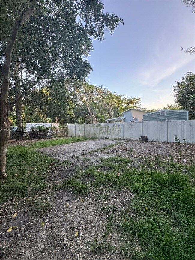 Foto del edificio - 22250 Miami Ave
